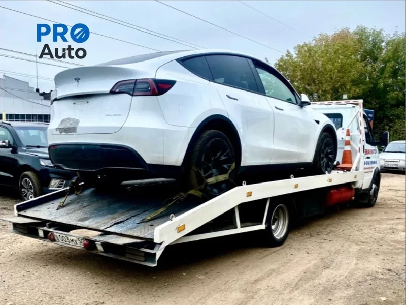 Tesla на платформе эвакуатора